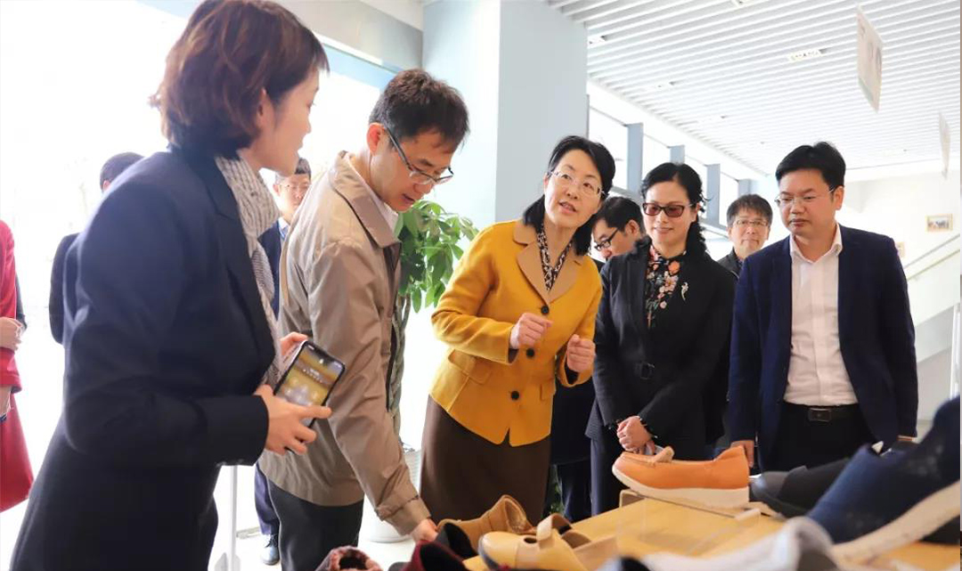 杭州市人大常委會副主任陳紅英一行蒞臨參觀廣宇安諾【健康·養(yǎng)老·住空間】