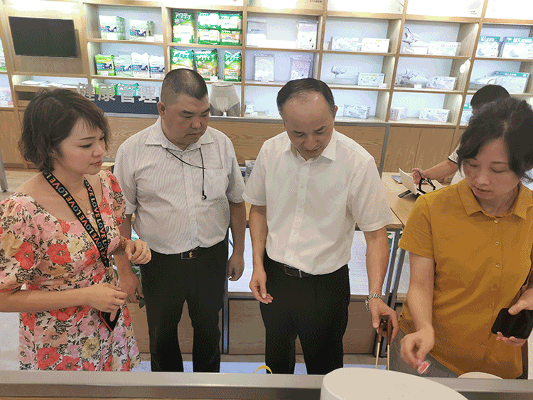 市委辦公室副廳副主任、機(jī)關(guān)黨委書記楊雪強(qiáng)一行到訪丁橋展廳